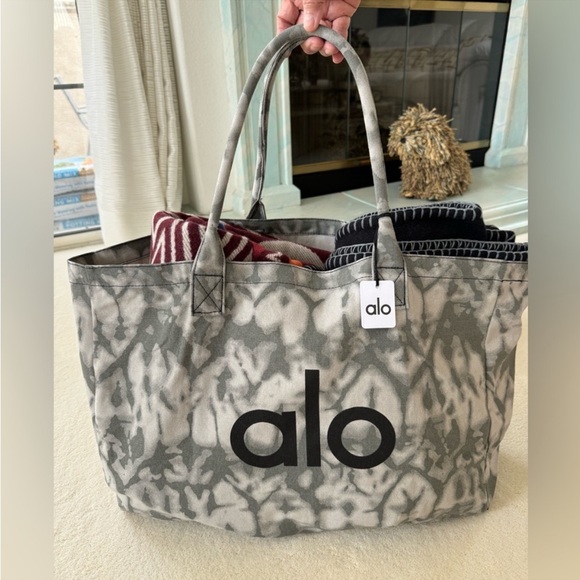 ALO Yoga Handbags - ALO Yoga Black and Gray Tie-Dye Tote Bag